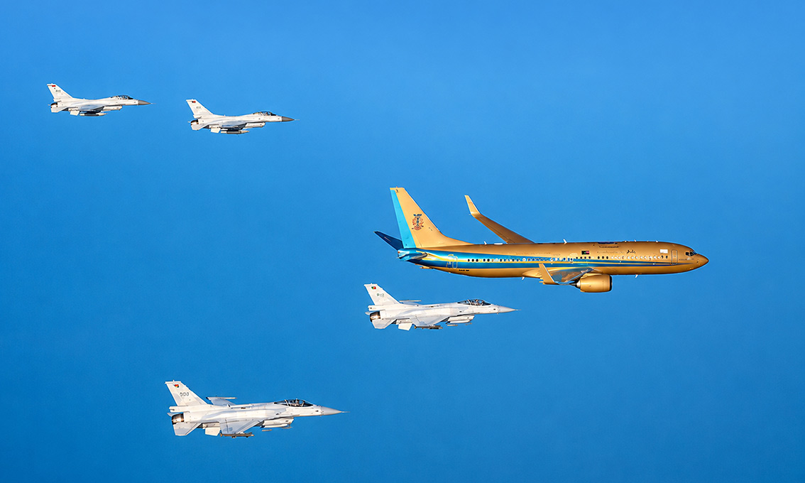BBJ 737 8LX YD422